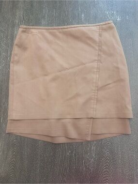 NWOT WHITE HOUSE BLACK MARKET TAN TIERED ASYMMETRICAL SKIRT - Size 4 SKU:193